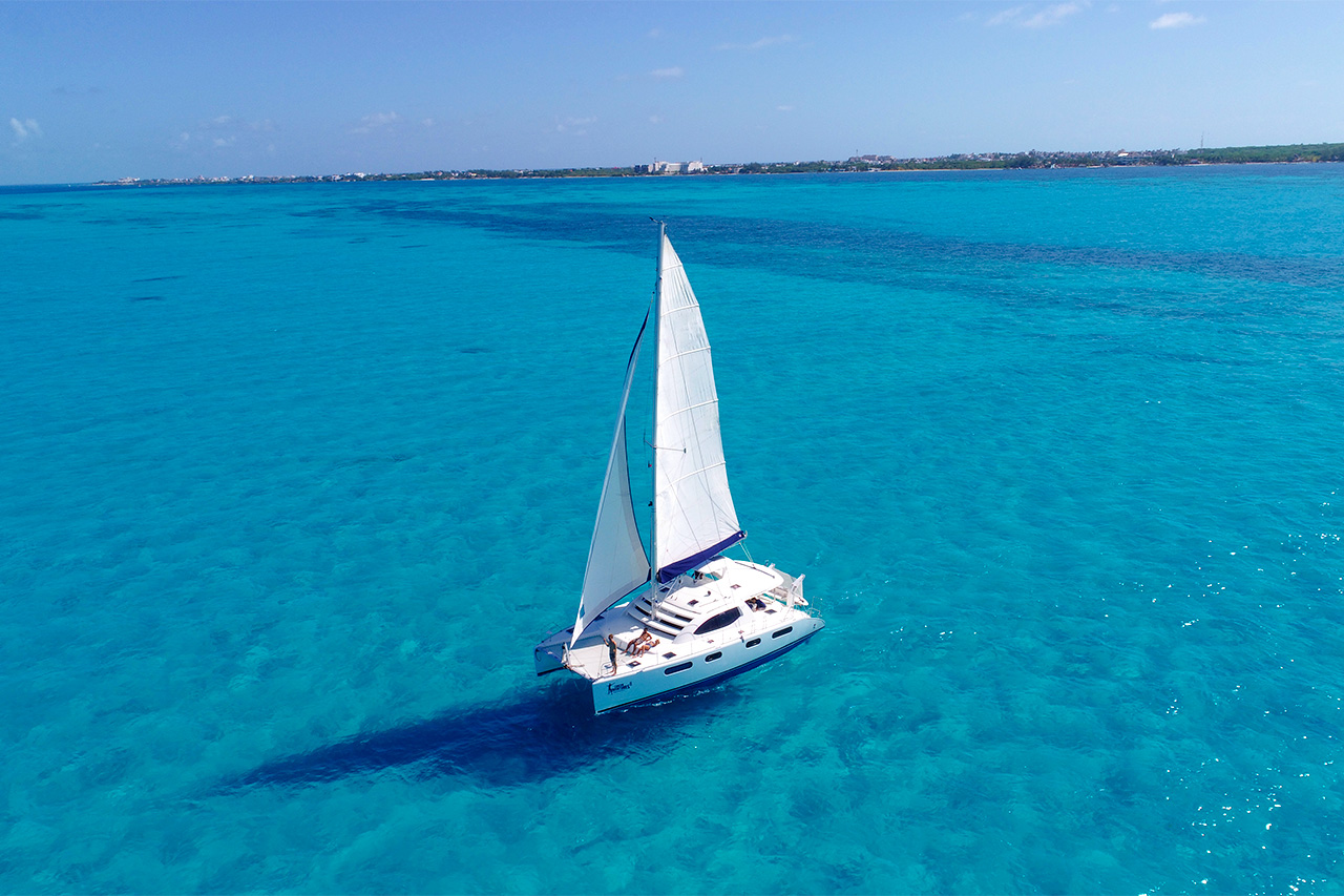 Catamaran Sailing to Isla Mujeres