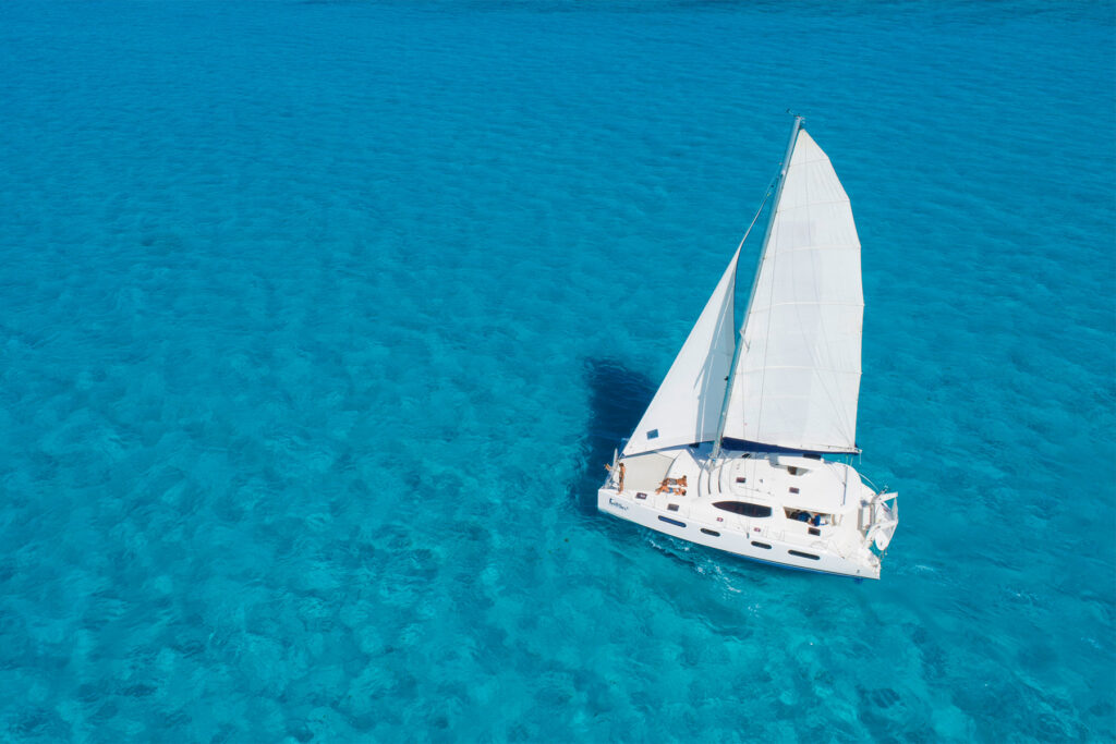 Catamaran Sailing to Isla Mujeres