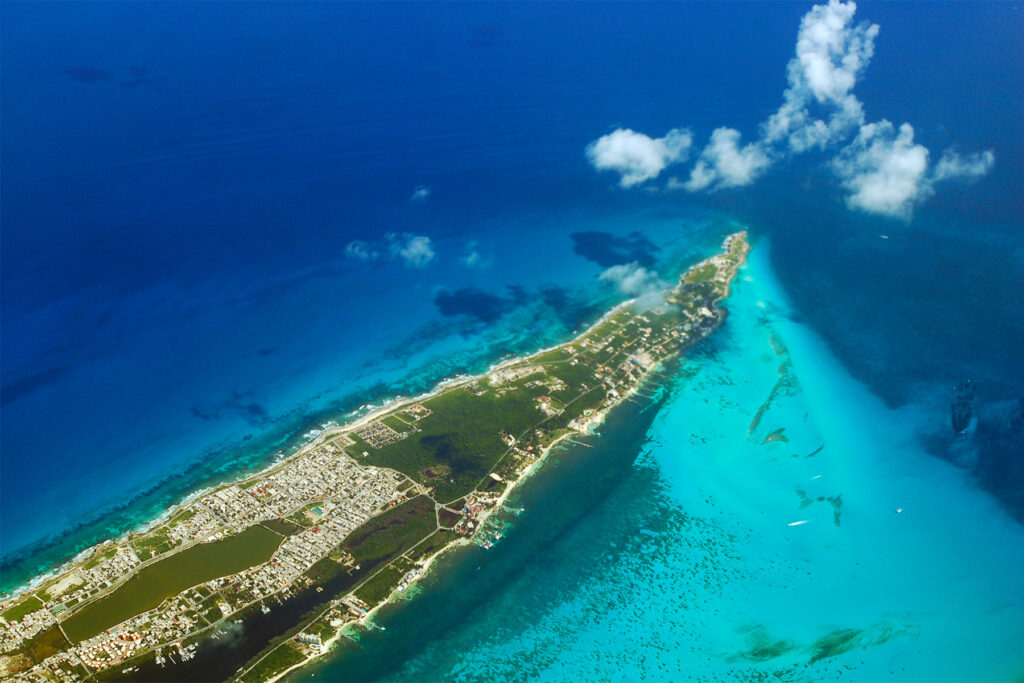 Catamaran Sailing to Isla Mujeres